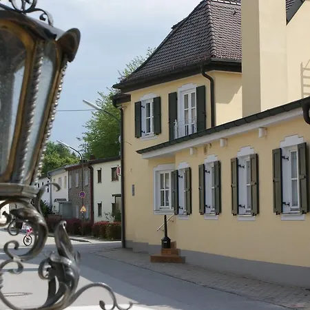 Hotel Chalét Zum Kurfürst Oberschleißheim