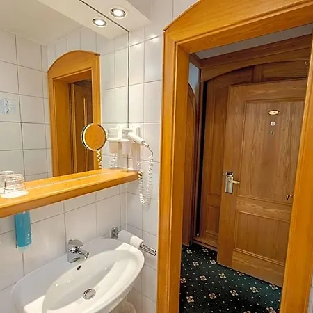 Hotel Zum Kurfuerst 2*