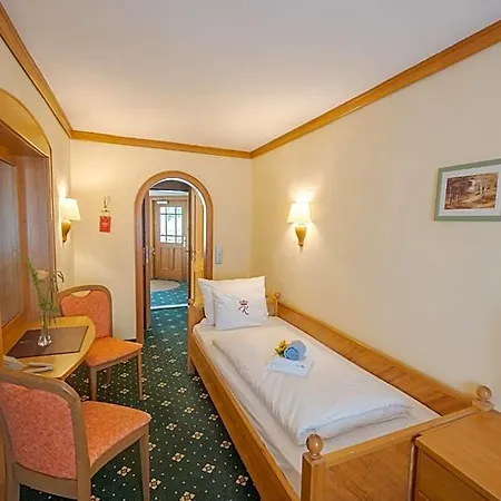 Hotel Zum Kurfuerst 2*