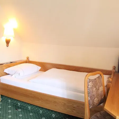 Hotel Chalét Zum Kurfürst Oberschleißheim